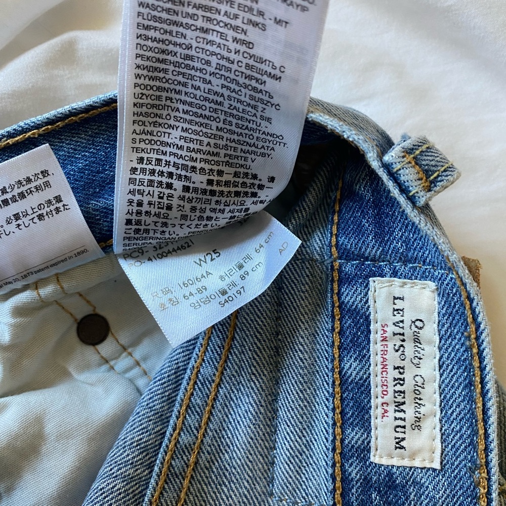 levi shorts - Picture 5 of 5